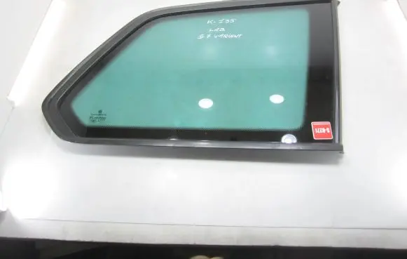 Volkswagen Golf VII Rear side window 5G9845298