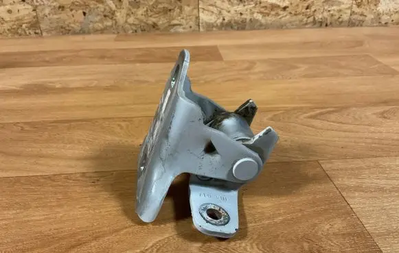 Opel Meriva B Rear door upper hinge 