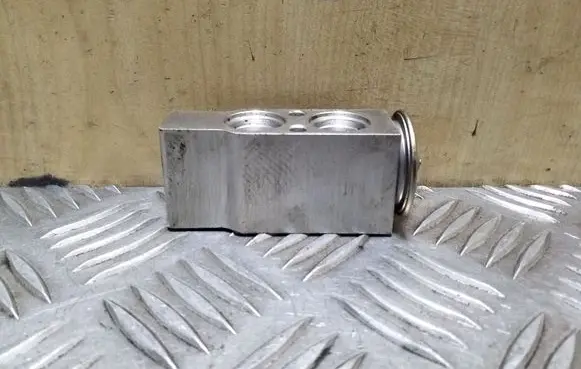 Air conditioning (A/C) expansion valve