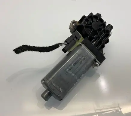 Mercedes-Benz C W204 Seat adjustment motor 0390203002