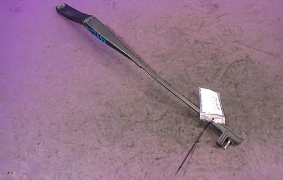Opel Astra H Front wiper blade arm 13111219LH