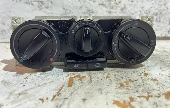 Volkswagen Golf IV Climate control unit 1J0820045F