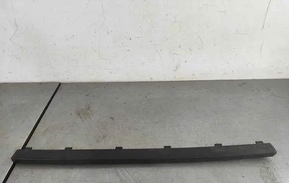 Volvo XC90 Front bumper splitter molding 31383799