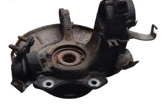 Skoda Fabia Mk2 (5J) Front wheel hub spindle knuckle