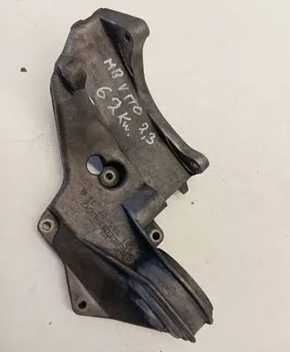 Mercedes-Benz Vito Viano W638 Engine mounting bracket 6011550735