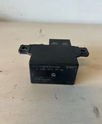 Mercedes-Benz E W211 Charging relay A0025423819