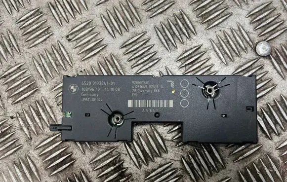 BMW 3 E90 E91 Aerial antenna amplifier 10819610