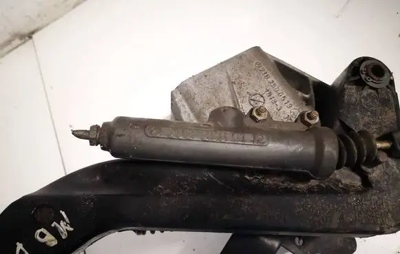 Mercedes-Benz E W210 Master brake cylinder 2022900112