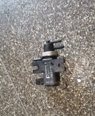 Audi A4 S4 B5 8D Turbo solenoid valve 1H0906627