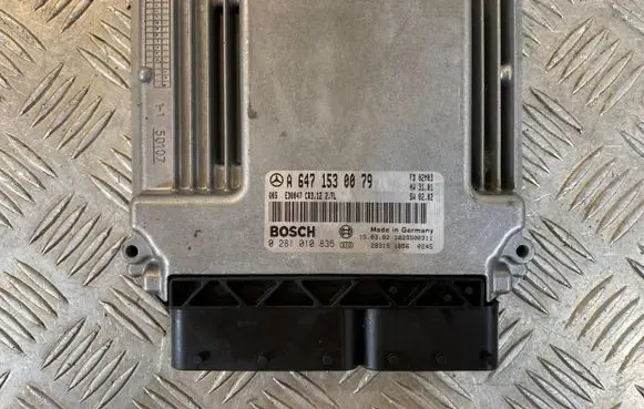 Mercedes-Benz E W211 Engine control unit/module A6471530079 1039S00311 0281010835