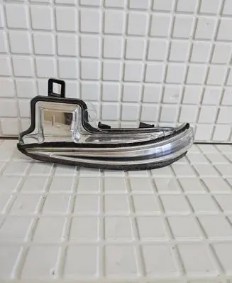 Toyota RAV 4 (XA40) Mirror indicator light A048695