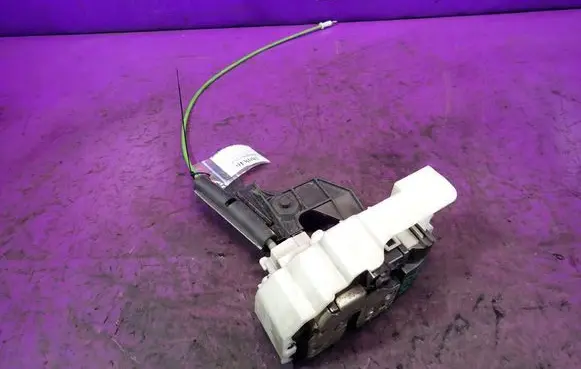 Lancia Ypsilon Front door lock 