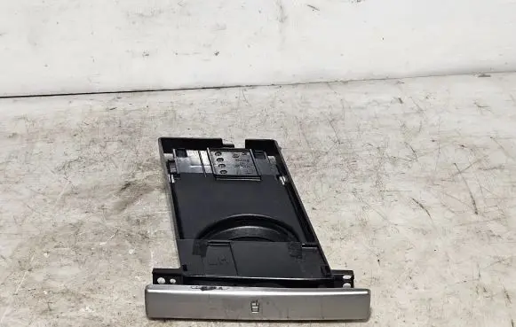 Cup holder front