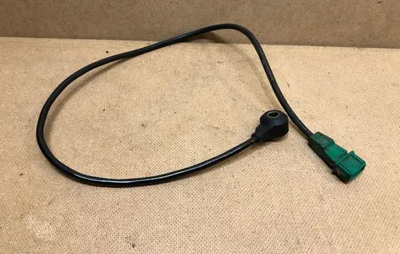 Audi A4 S4 B5 8D Detonation knock sensor 054905377H