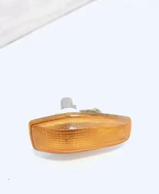Hyundai Elantra Front fender indicator light
