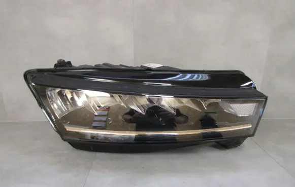 Skoda Octavia Mk4 Headlight/headlamp 5E4941016 030111823200 LE18A6418