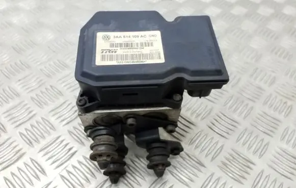 Volkswagen PASSAT B7 ABS Pump 3AA614109AC