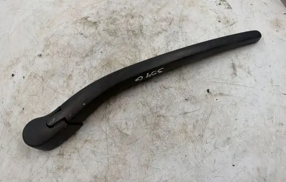 BMW 3 E46 Rear wiper blade arm 8220830