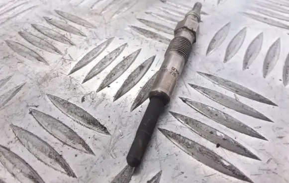 Volkswagen Golf III Glow plug 0100226227