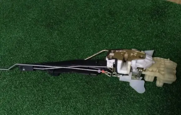 Honda Stream Front door lock 72139S7A00
