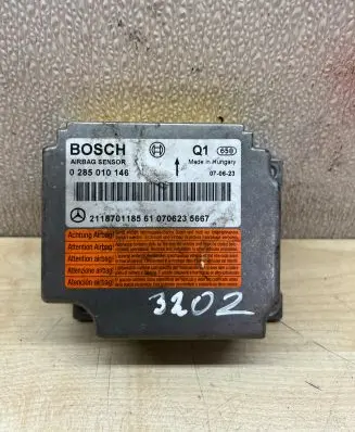 Mercedes-Benz CLS C219 Airbag control unit/module 2118701185
