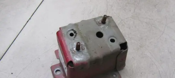 Nissan Pulsar Rear shock/impact absorber stay/bar 