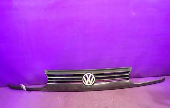 Volkswagen Golf III Front grill 1H6853658