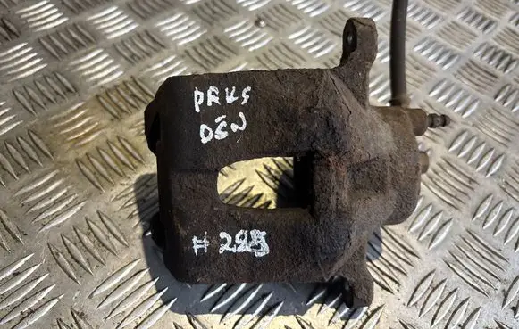 Toyota Corolla Verso E121 Front brake caliper