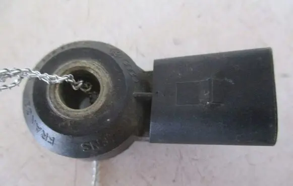 Volkswagen Golf IV Detonation knock sensor 030905377C
