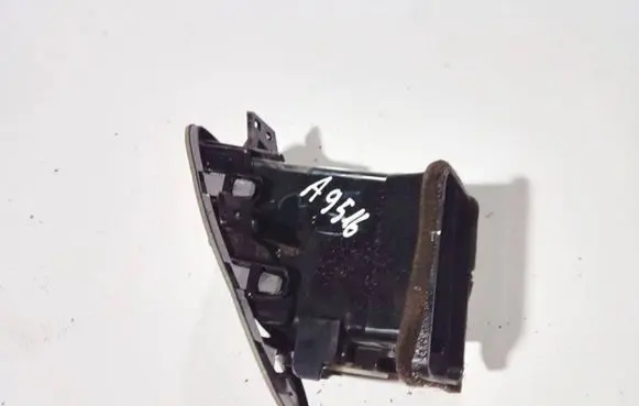 Nissan Primera Dash center air vent grill 68760av601 68760av600