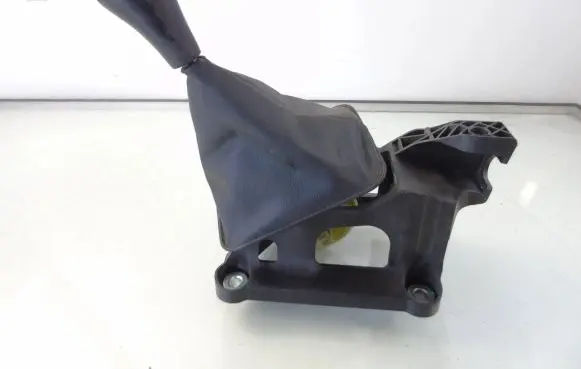 Nissan NV200 Gear selector/shifter in gearbox 111191922