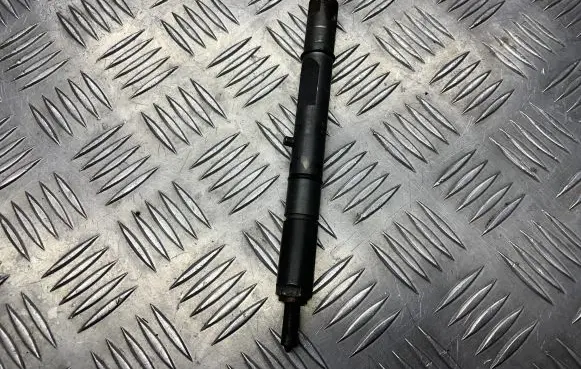 Audi A6 S6 C5 4B Fuel injector 059130201F