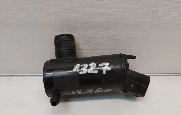 Hyundai i40 Windscreen/windshield washer pump 985101C500