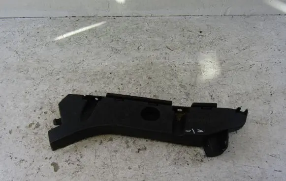 Rear bumper mounting bracket