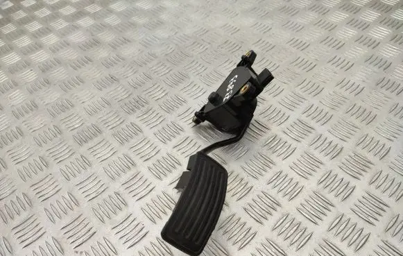 Nissan Qashqai Accelerator throttle pedal