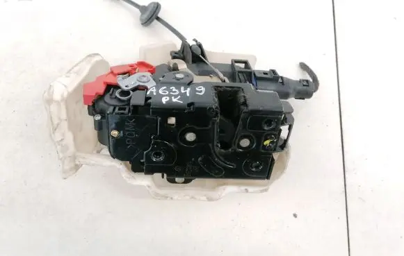Skoda Octavia Mk2 (1Z) Front door lock