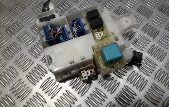 Toyota Corolla Verso E121 Fuse box set 6059a11 6058