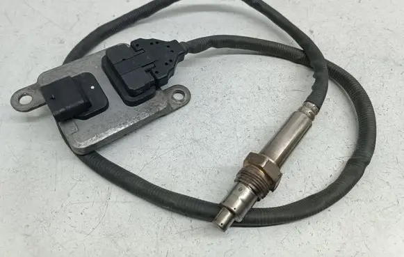 Mercedes-Benz C W205 Lambda probe sensor A0009053706 5WK96683F 0009053706