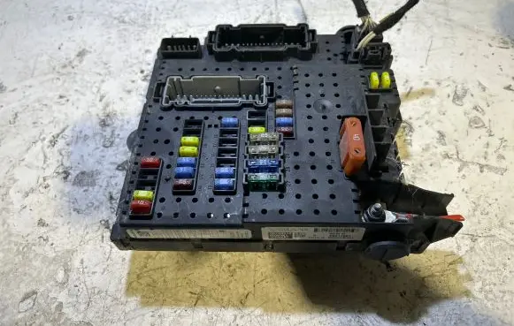 Volvo XC90 Fuse module 30728512 28017881