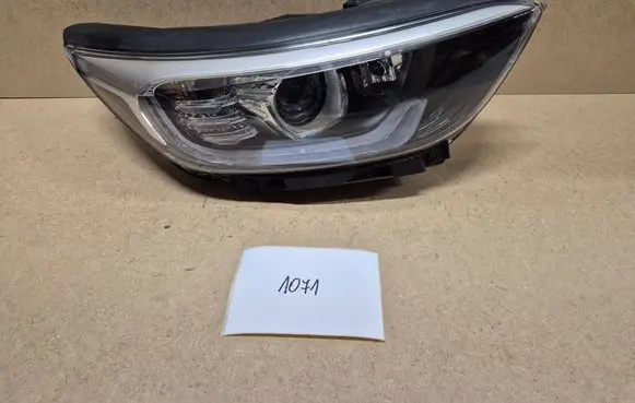 KIA Stonic Headlight/headlamp 92102H8