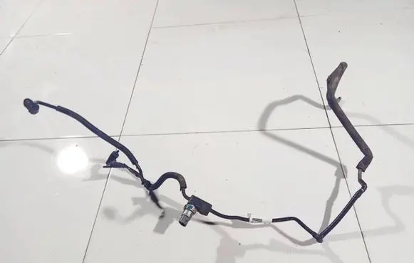 Toyota Avensis T220 Engine coolant pipe/hose