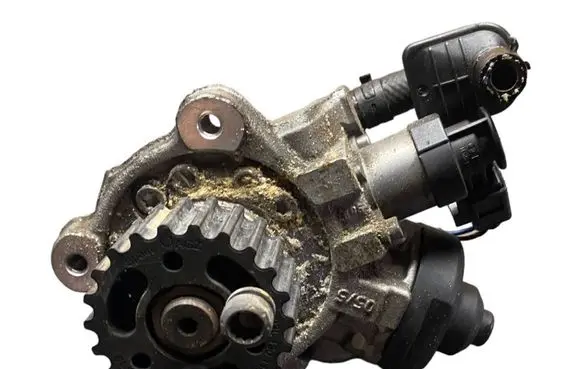 Volkswagen Jetta VI Fuel injection high pressure pump 03L130755D 0445010514 10120911