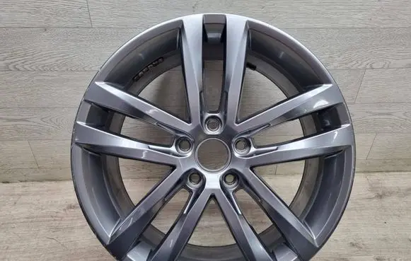 Volkswagen Golf VII R18 alloy rim 5G0601025AF