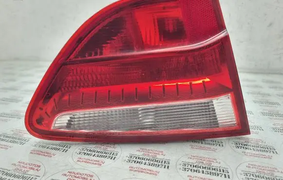 Tailgate rear/tail lights