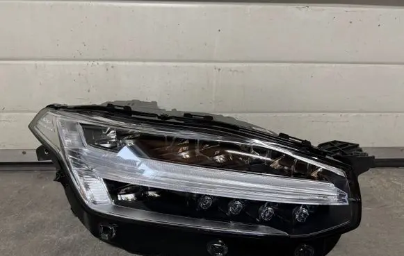 Volvo XC90 Headlight/headlamp 31677039 89910794