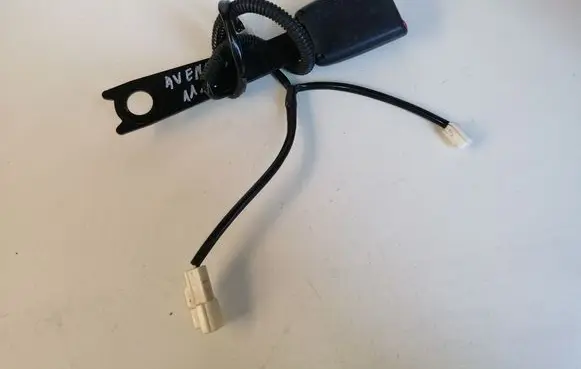 Toyota Avensis T270 Front seatbelt buckle B480 E034501
