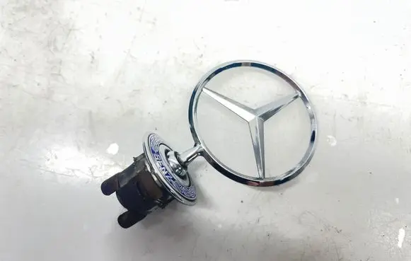 Mercedes-Benz E W211 Manufacturer badge logo/emblem
