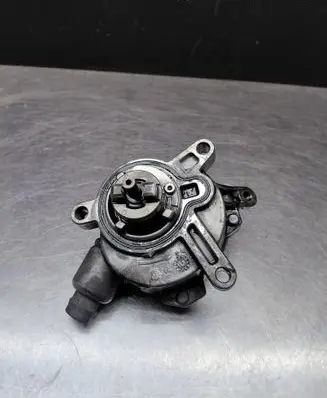 Volvo V70 Vacuum pump 30731825