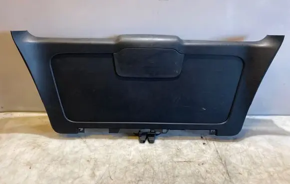 Tailgate trim