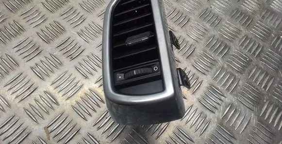 Porsche Cayenne (92A) Rear air vent grill 
